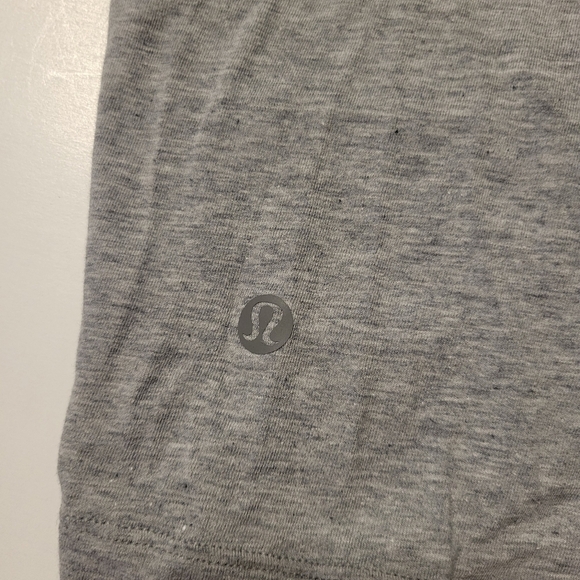 Lululemon athletica Cresent T-shirt size 4. - Picture 7 of 8